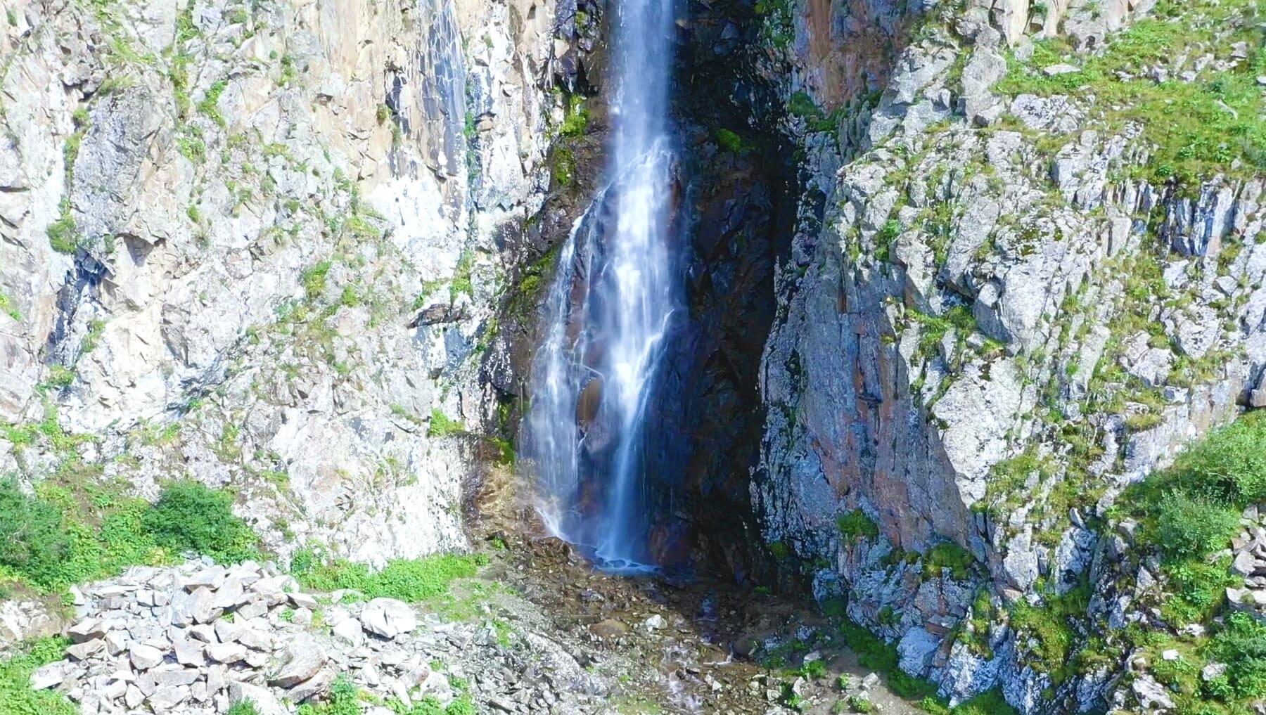 3. Ak-Sai-Wasserfall