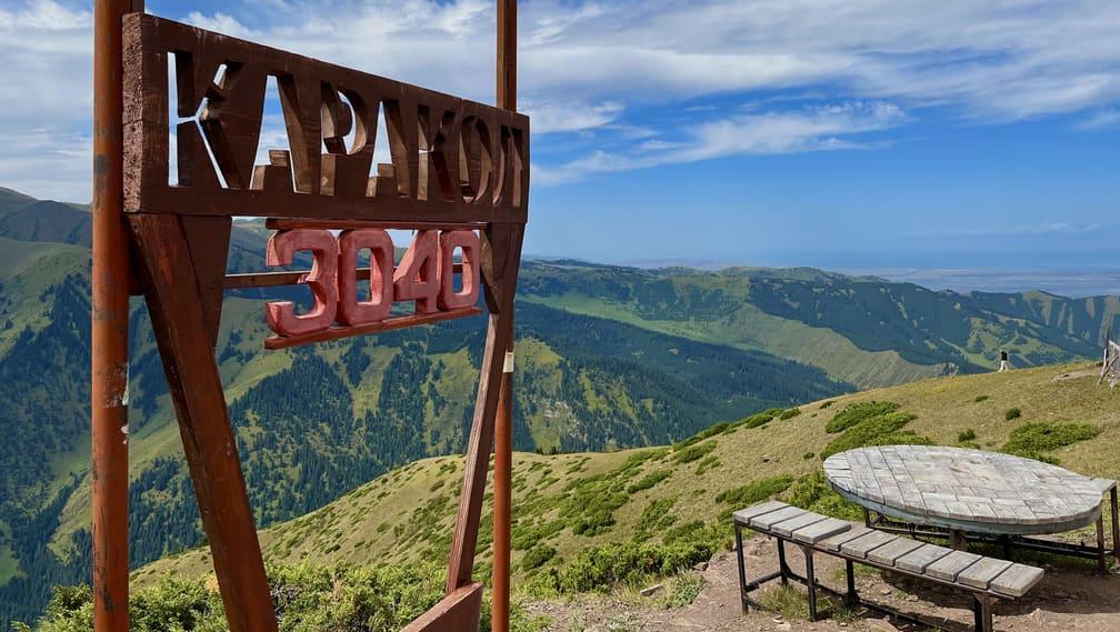 explorer-le-pittoresque-vall-e-de-sary-jaz-dans-le-tien-shan